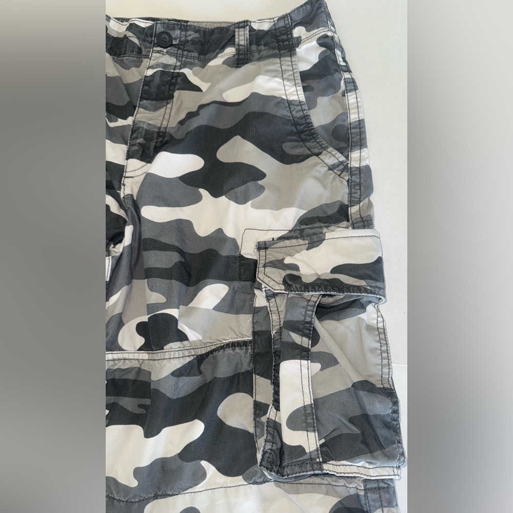 Men's Camouflage Cargo Shorts - Picture 4 of 11